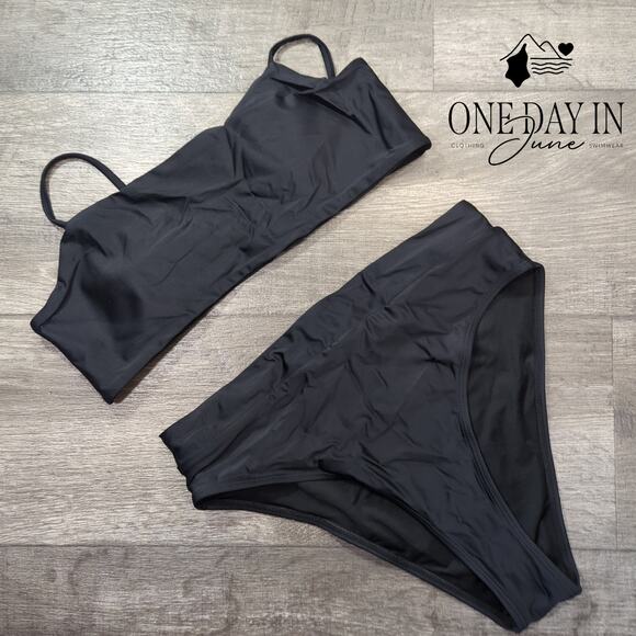 CharmLeaks High Cut Bikini Swimsuit Size M - Picture 1 of 4